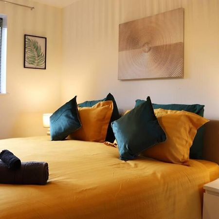Cosy 3 Bedroom 2 Bathroom House With Parking Sheldon  Dış mekan fotoğraf