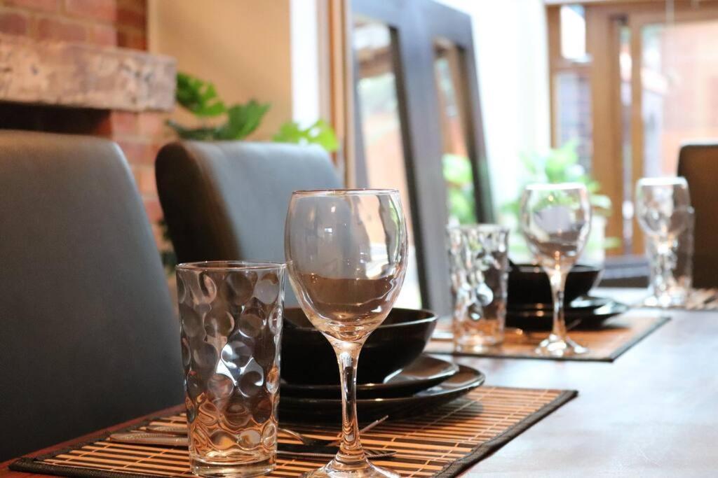 Cosy 3 Bedroom 2 Bathroom House With Parking Sheldon  Dış mekan fotoğraf