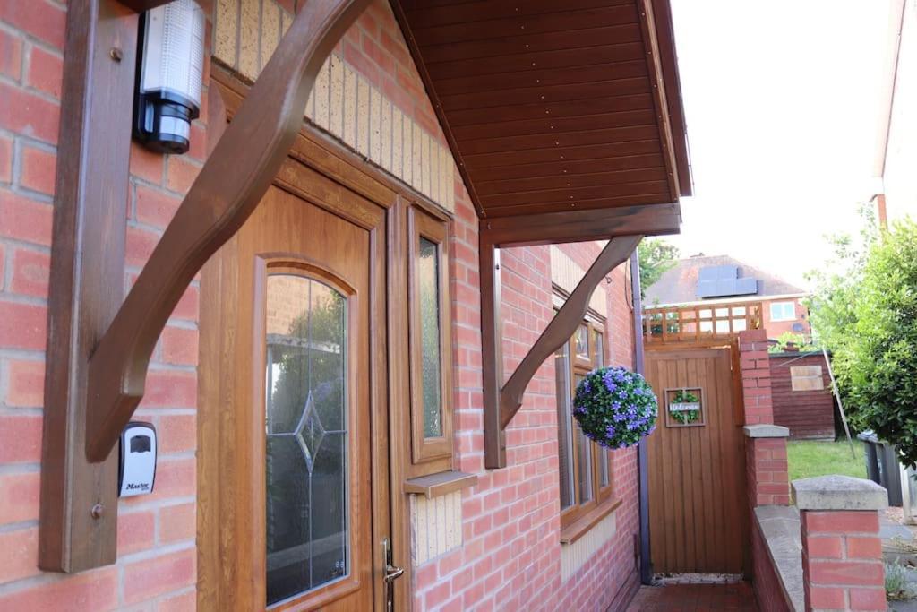 Cosy 3 Bedroom 2 Bathroom House With Parking Sheldon  Dış mekan fotoğraf